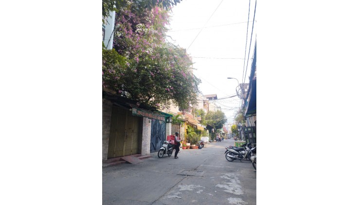 Lạc Long Quân -  Cư Xá  Phú Hòa - 4x17m - HXH thông - 3 tầng